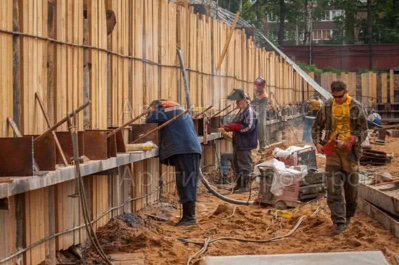 Устройство шпунтового ограждения котлована в г. Королев